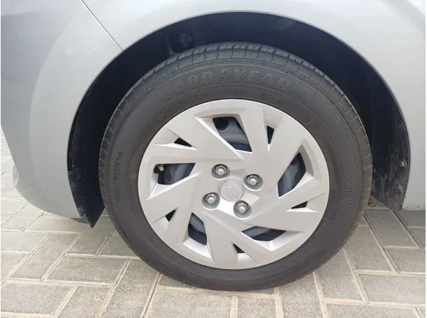 Car image 9
