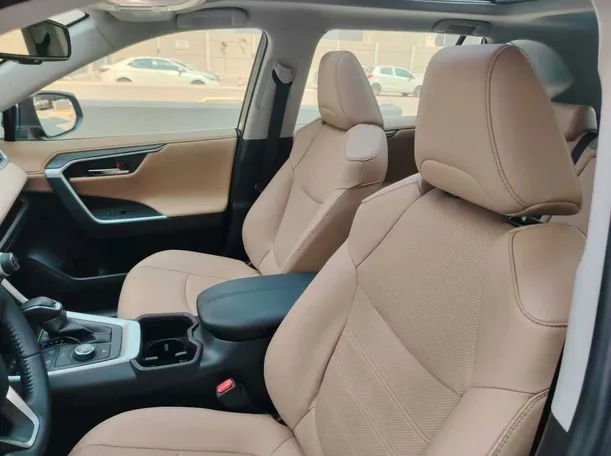 Car image 13
