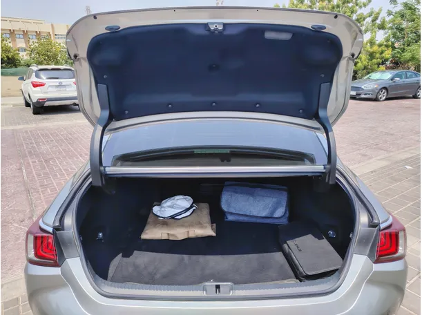 Car image 23