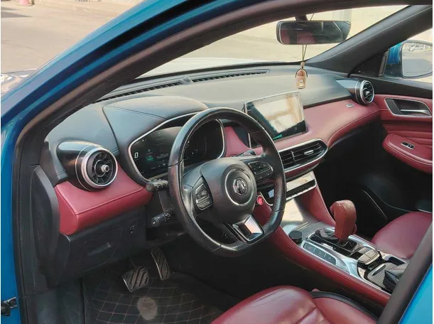 Car image 12