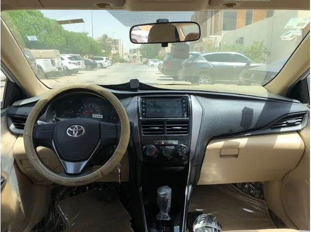 Car image 16