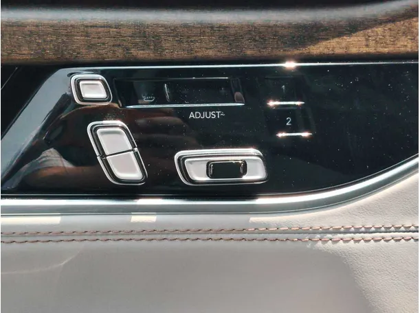 Car image 38