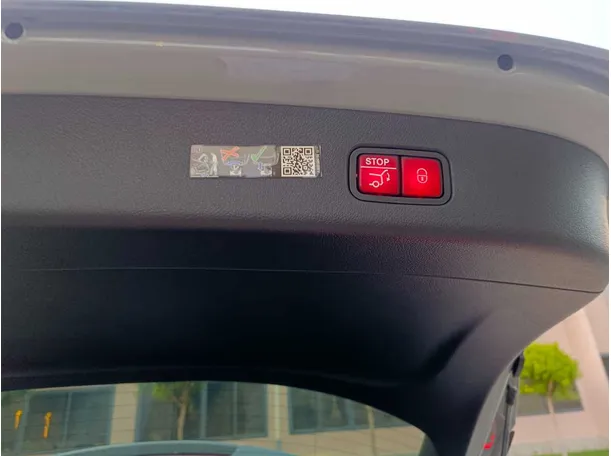 Car image 30