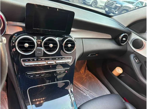 Car image 30