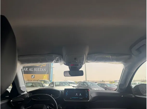 Car image 16