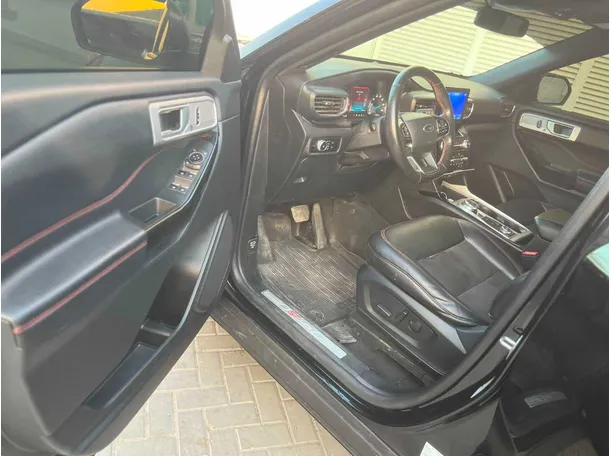 Car image 11