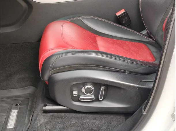 Car image 40