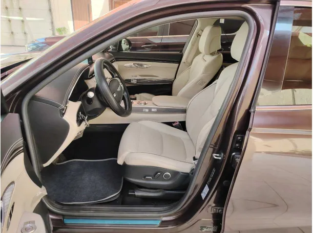 Car image 10