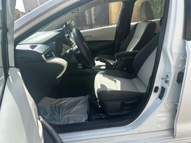 Car image 12