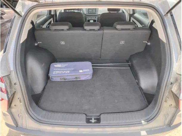 Car image 30