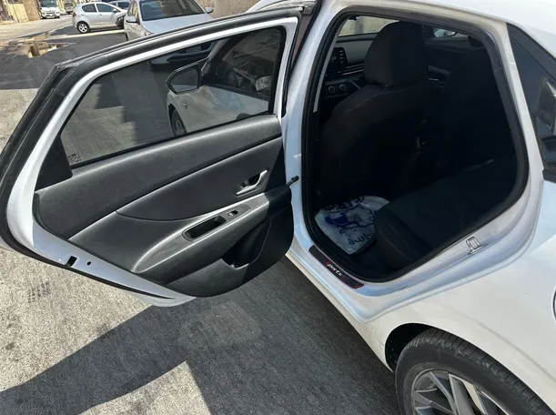 Car image 13