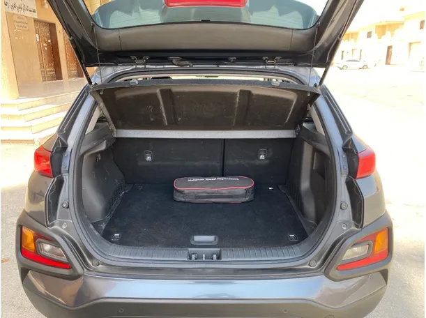 Car image 18
