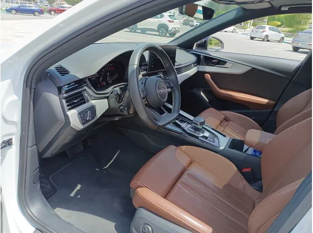 Car image 11