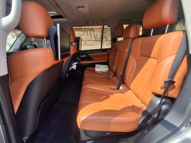 Car image 11