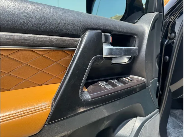 Car image 26
