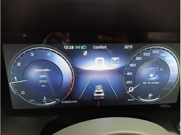 Car image 18