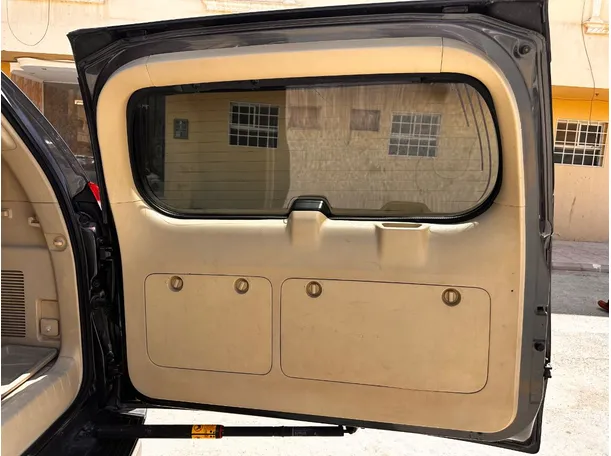 Car image 25
