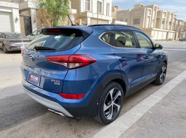 Car image 5