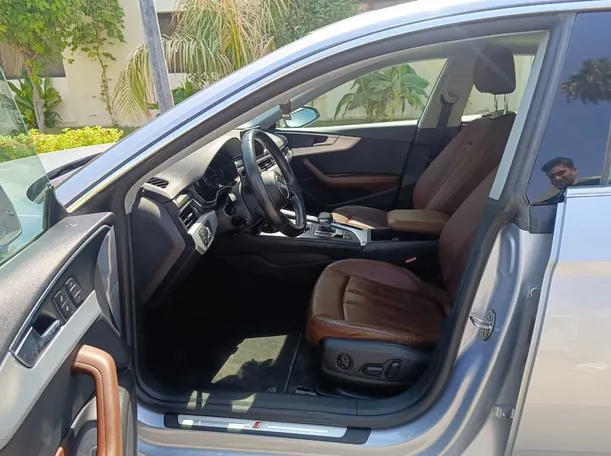 Car image 14