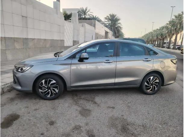 Car image 8
