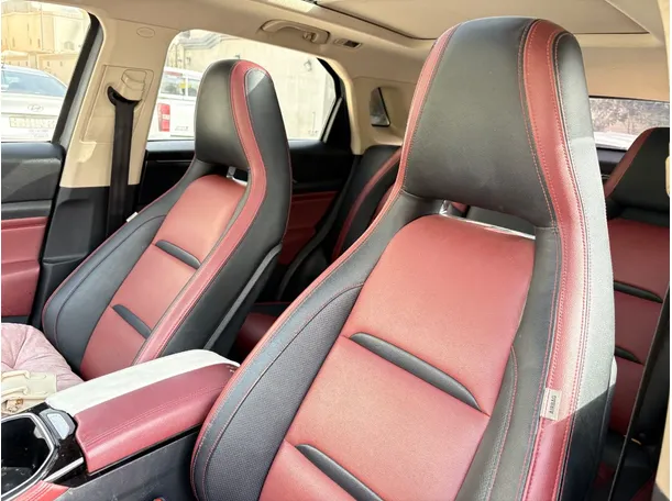 Car image 13
