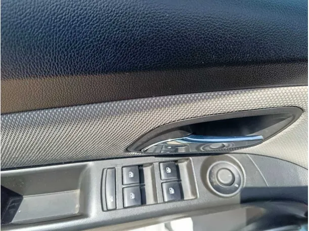 Car image 26