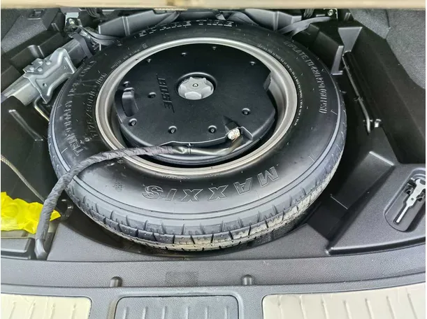 Car image 36