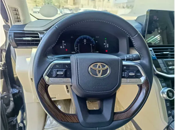 Car image 27