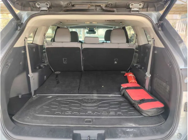 Car image 26