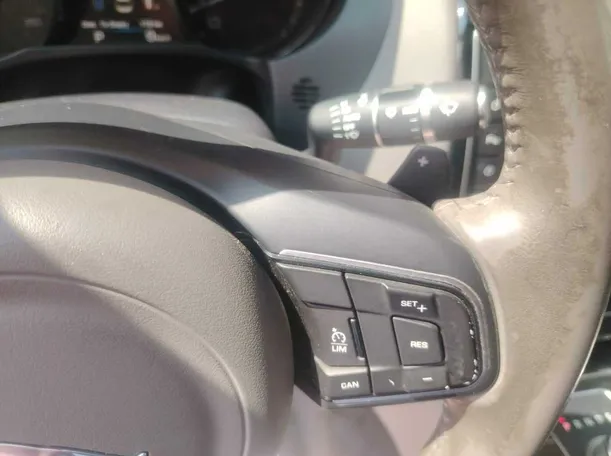 Car image 34