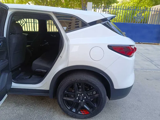 Car image 17