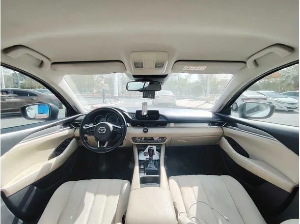 Car image 18