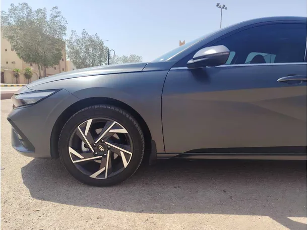 Car image 9