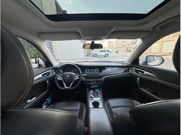 Car image 14