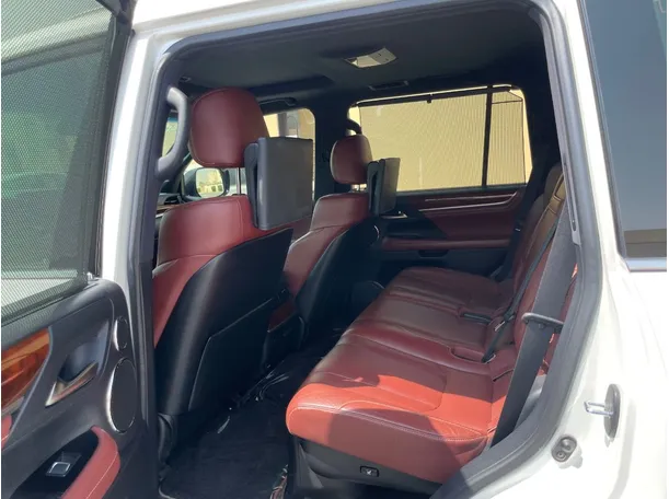 Car image 16