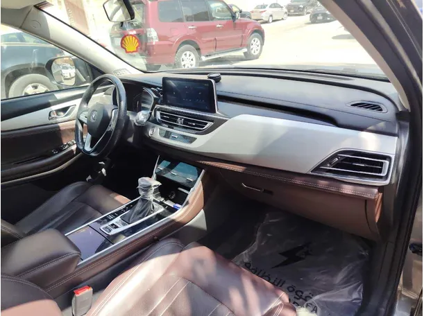Car image 14