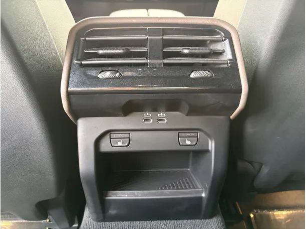 Car image 33