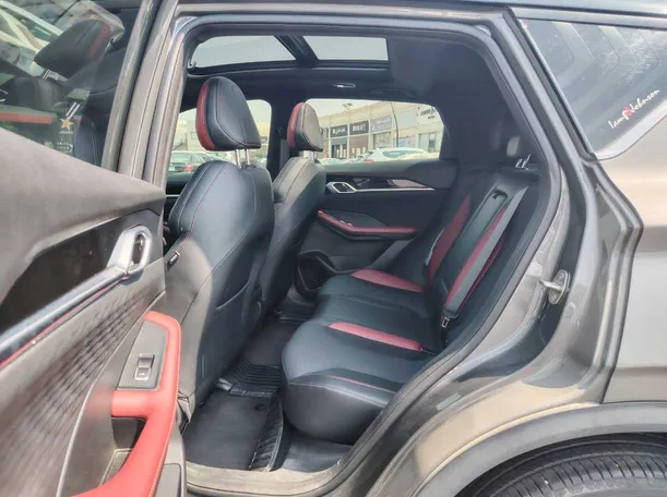 Car image 16