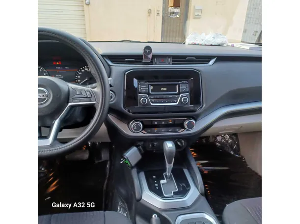 Car image 14