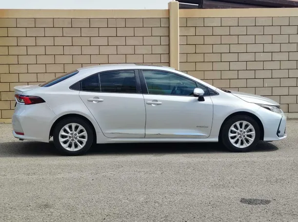 Car image 4