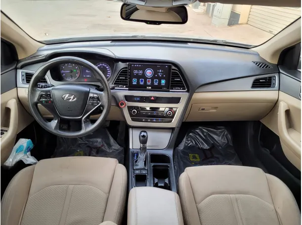 Car image 8