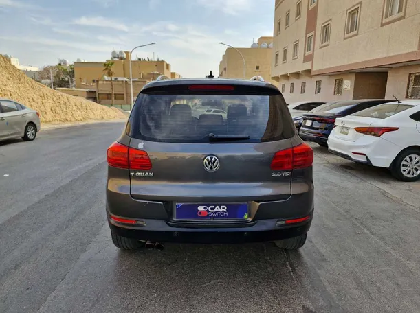 Car image 6