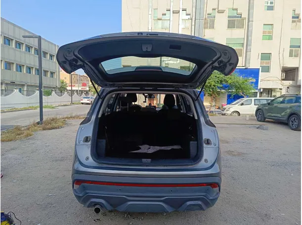 Car image 25
