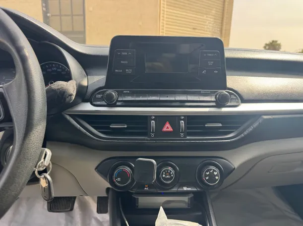 Car image 16