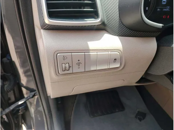 Car image 40