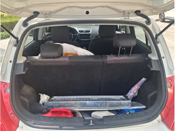 Car image 19
