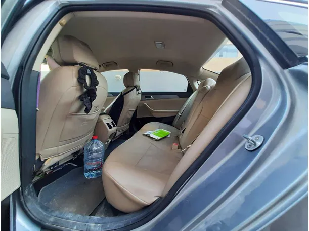 Car image 13