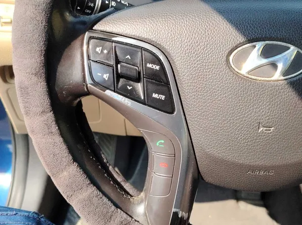 Car image 26