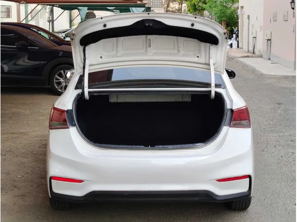 Car image 22