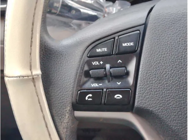 Car image 26